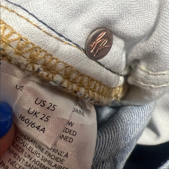 Free People size 0 jeans knee holes Distressed Blue Jeans - Picture 5 of 8